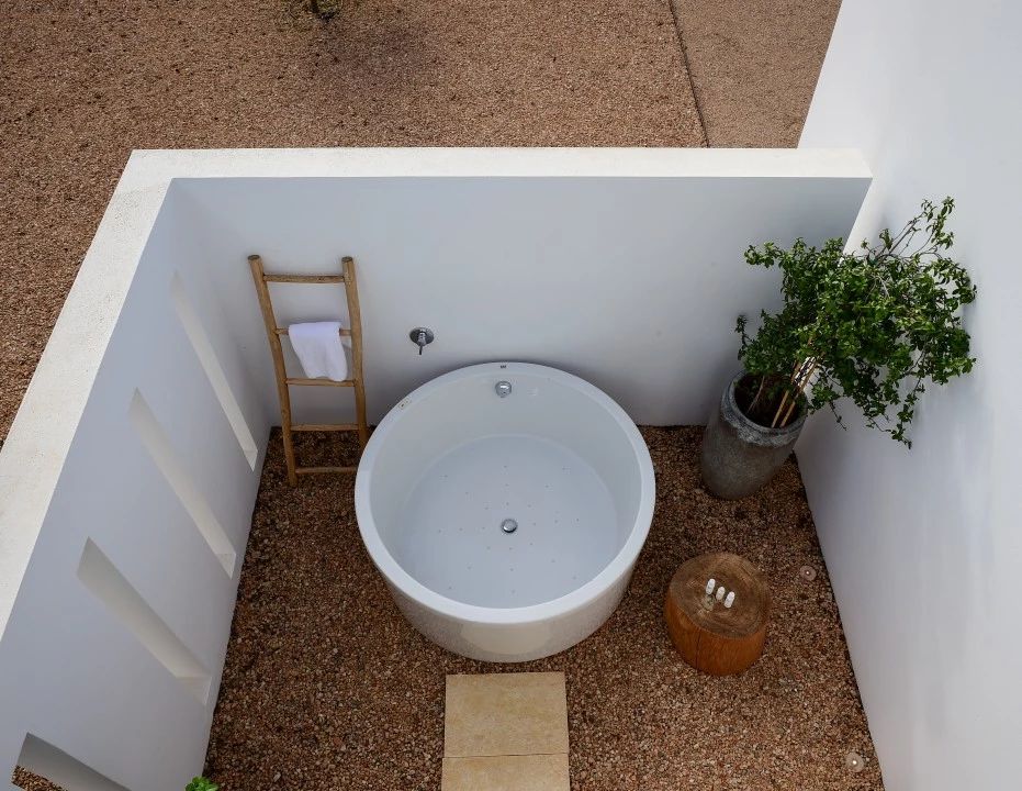 1680682115-Luxury real estate to rent Ibiza Villa Can Calypso  bath outside.webp